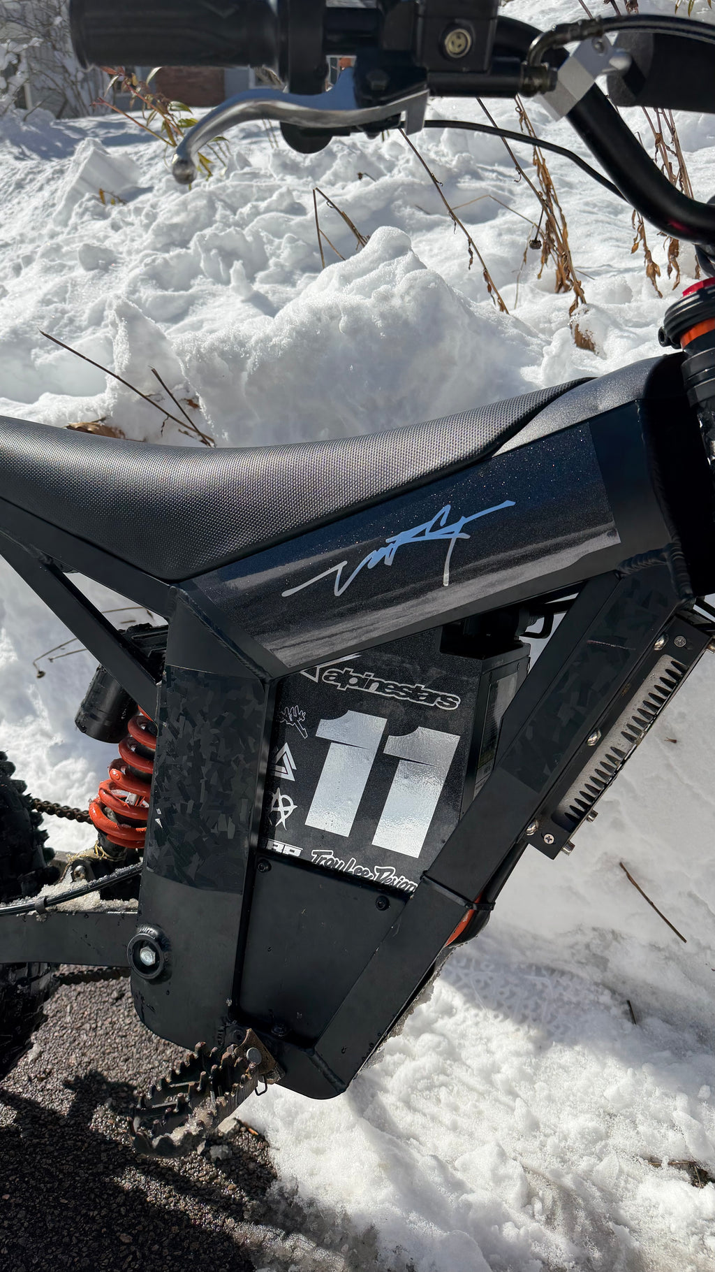 Tuttio Battery Decal
